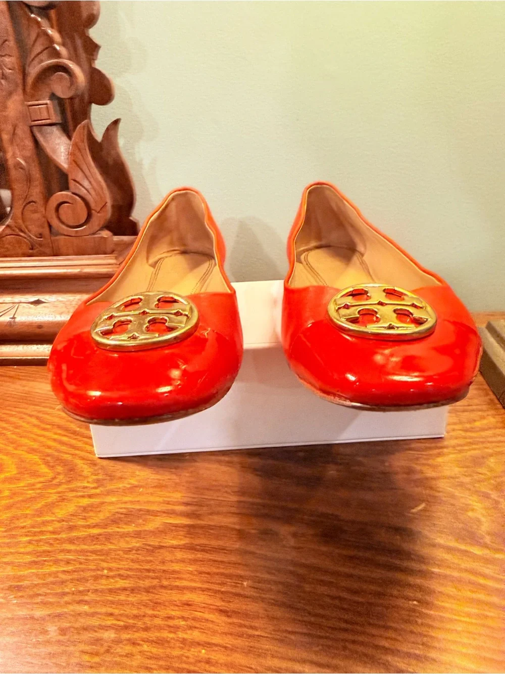 Tory Burch Chelsea Red Patent Leather Cap-Toe Gold Logo Ballet Flats Size 8.5